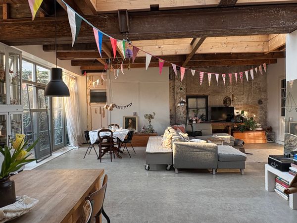 Spacious groundfloored urban house in former factory with garden in between beach and citylife.