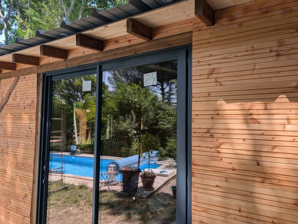 La cabane dans le jardin.