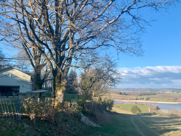 Maison au bord du lac de pareloup