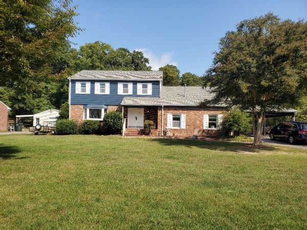 Big House, Huge Garden - Yorktown, Virginia