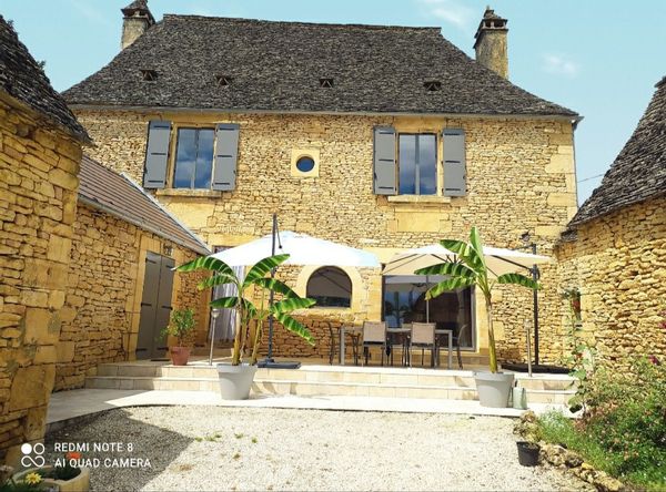 La maison de Béatrice et Orkun Lascaux et Sarlat  .