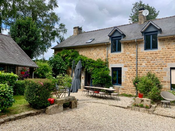 Dans la Baie du Mont-Saint-Michel entre Bretagne et Normandie: la maison de Julie