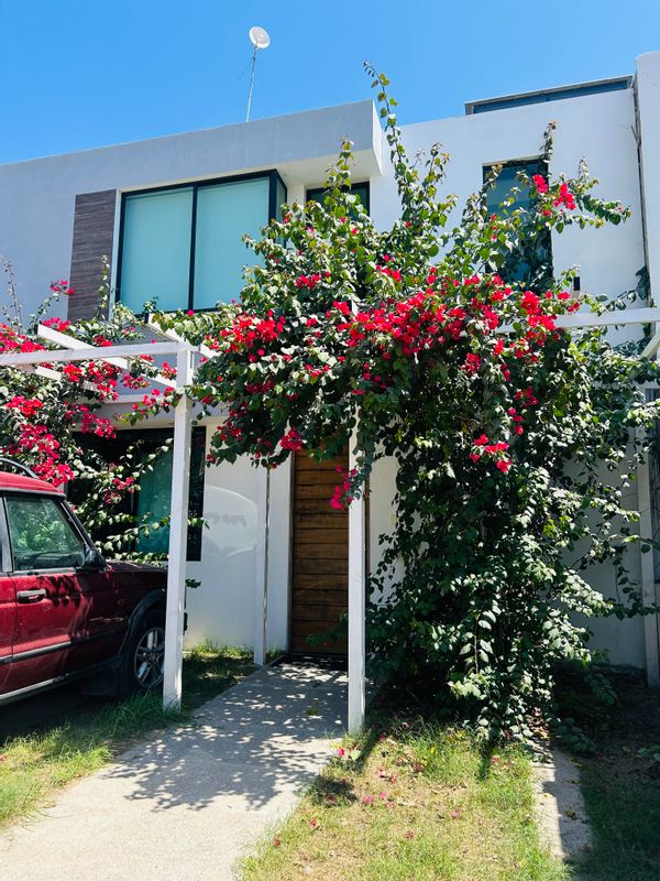 Casa Bougainvillea