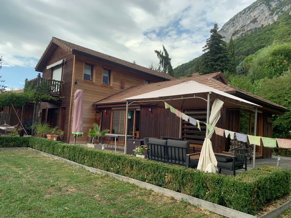 Exceptionnel, entre lac et montagnes au milieu de la verdure PAS DE DISPO EN 2025 sauf fin d'année