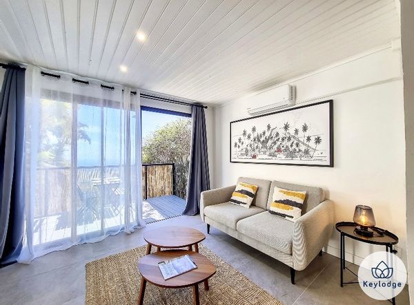 T1 bis calme dans les Hauteurs de St-Denis - petite vue mer