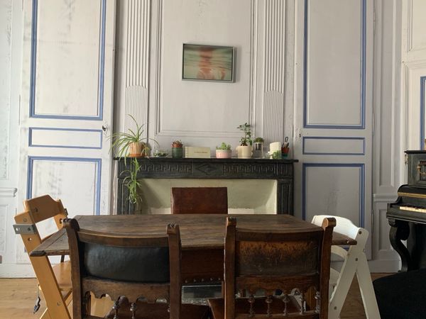 Logement au cœur d'un bourg au milieu des montagnes