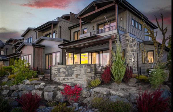 Modern, beautiful riverfront Home in Bend Oregon