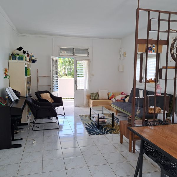 Petite maison avec piscine privée à Schoelcher - 5 min des plages en voiture