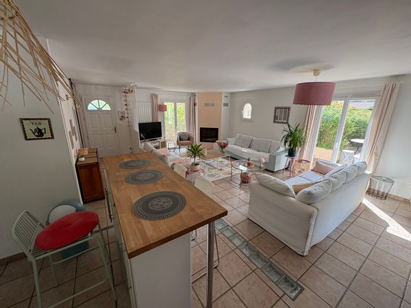 Villa familiale avec piscine Bordeaux/Bassin/Lacs (2 chambres).