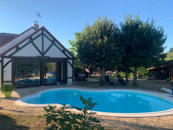 Maison au calme avec piscine et jardin arboré Repos et sérénité seront au rendez vous .
