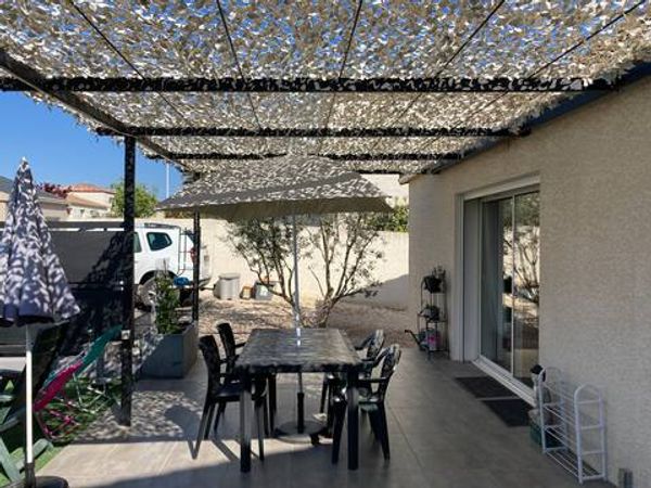 Belle maison de plein pied avec piscine et jardin située en la mer Méditerranée et l arrière pays