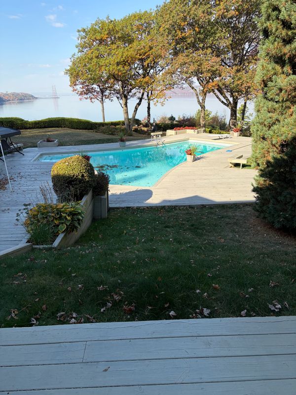 Vue incroyable sur le fleuve et l’ile D’Orléans. Des heures à admirer le paysage!