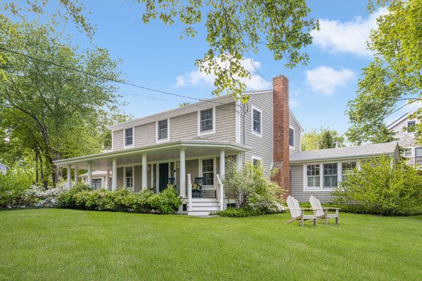 Great house in quiet Jamestown right across the bay from Newport (No Summer Sorry)