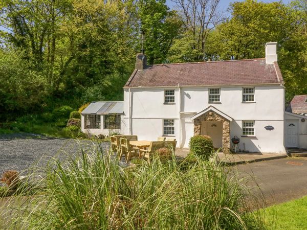 No school holiday availability! Detached 5 bed 17th century house in incredible Llŷn Peninsula AONB