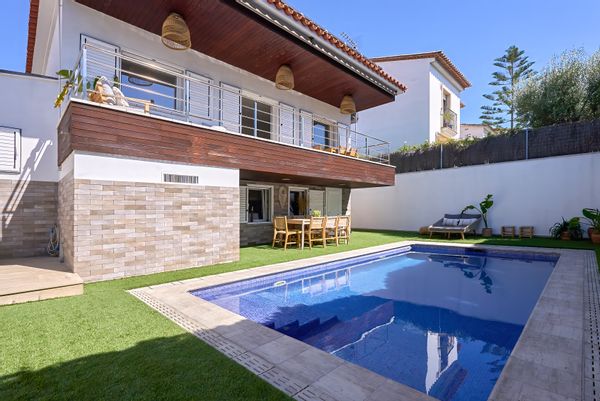 Fully Renovated 3-Bedroom Oasis with private Pool.