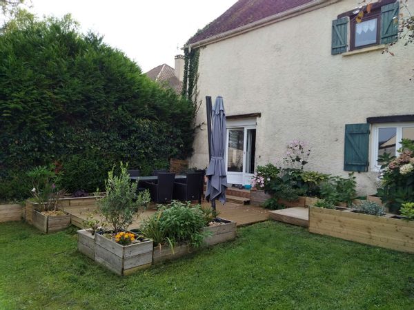 La maison de Stéphanie, Fabrice, Charlène et Justine.