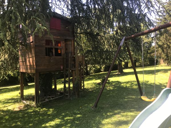 2 Chambres dans une Magnifique longère familiale, chaleureuse ou chacun peut évoluer dans des espaces indépendants.
