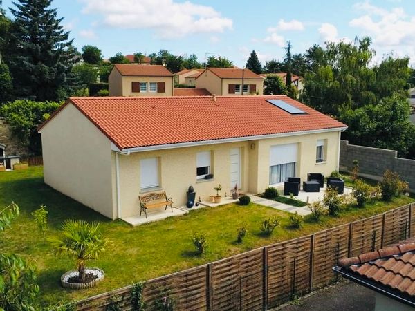 La maison de Julia et Philippe. L’endroit idéal pour ceux qui aiment la nature et les randonnées.