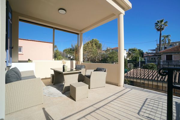 Le haut de villa chez « Charlotte »