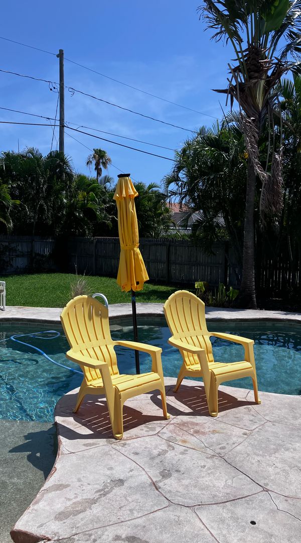3 bedroom/3 bath 1 block to beach