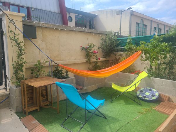 Maison , petit jardin ,400m RER C, 100m de la forêt avec Climatisation