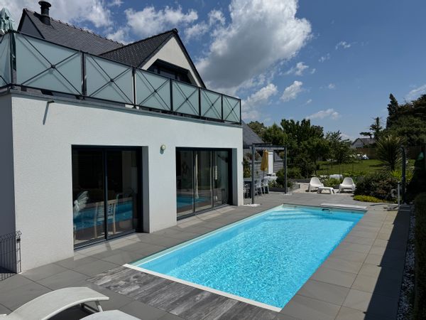 La maison de Dany est moderne, fonctionnelle, face à un marais et à 100m de la mer, zone ostréïcole.