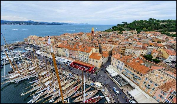 SAINT-TROPEZ Chambre Port en hospitalité généralement Appartement entier parfois. PLEASE READ FULLY