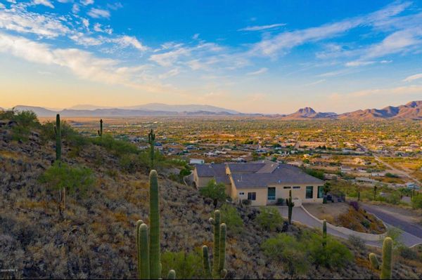 Deluxe mountain side home, amazing views and large patio.