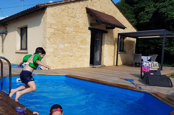 Maison en pierre au coeur du Périgord Noir. 3 chambres - piscine