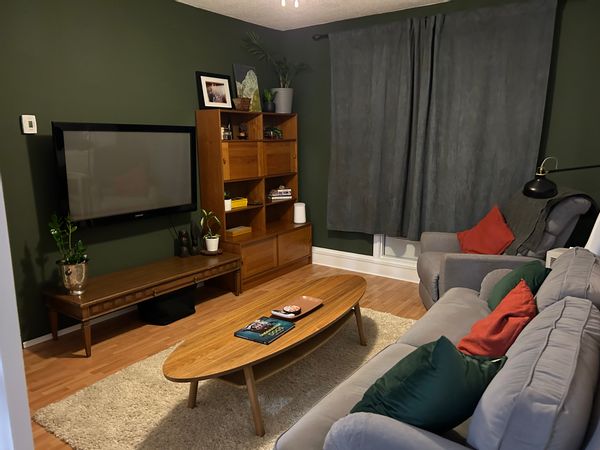 Full upper apartment close to Baker St. - 3+ guest listing.
