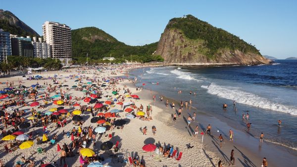 Fabulous apartment next to Copacabana Beach for holiday and work