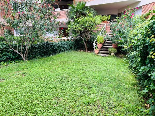 Garden oasis on footsteps of nature park, 30 min to Barcelona centre & beaches