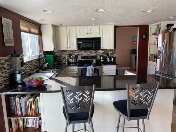 Wonderful 3-bedroom family home, next to hiking/biking trails!
