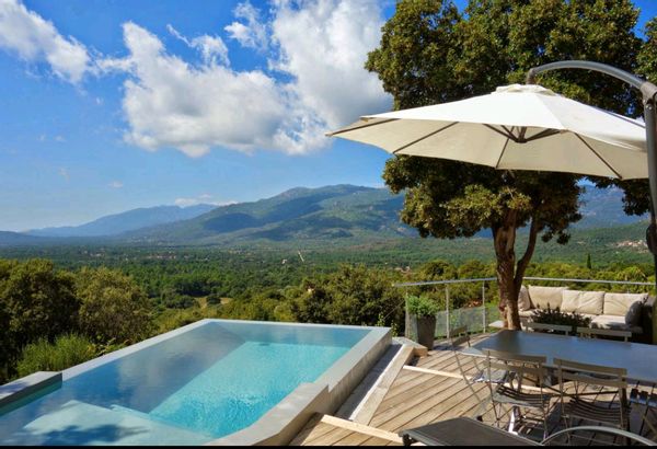 La maison Ambre de Magali et Grégory :   Corse du Sud à Porto-Vecchio, proche mer, piscine, vue 180°