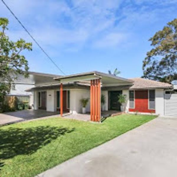 Relaxed coastal home