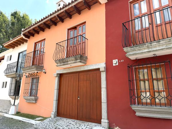 Idalia and Marios hus