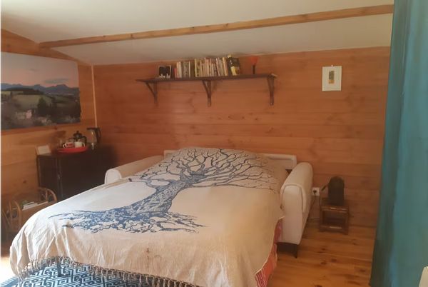 Petite chambre cosy en bois