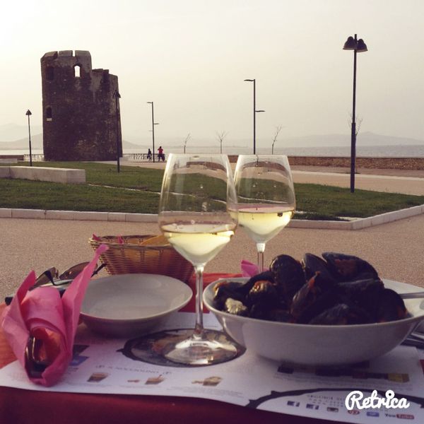 Un picco borgo di pescatori in un mare cristallino