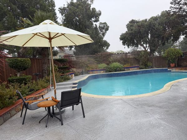 Beautiful luxurious pool house in Newark East Bay.
Reciprocal exchange without gest-points only.