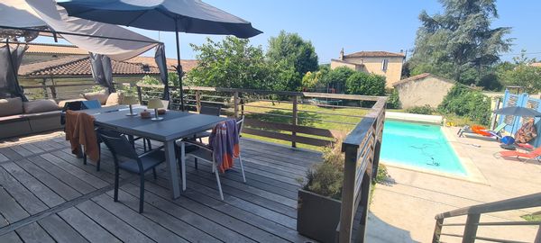 Maison en pierre située dans l'entre 2 mers, rénovée avec modernité et piscine extérieure chauffée