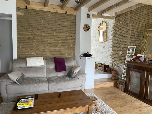 Maison avec trois chambres dont une dans une dépendance au coeur d'un village de charme.