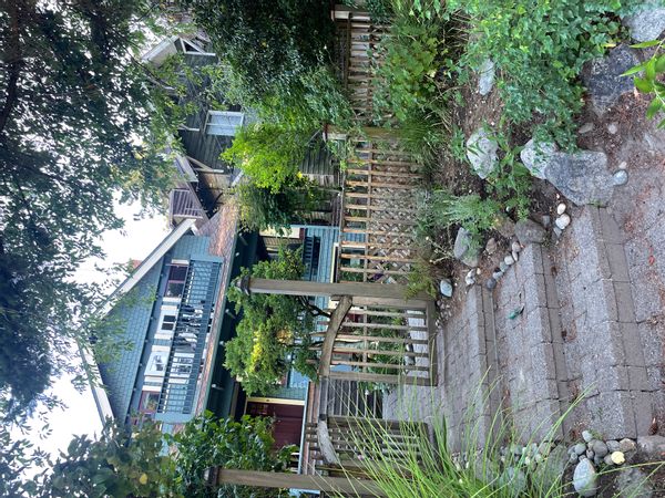 Kitsilano character home near the beach (3-bedroom, upstairs)