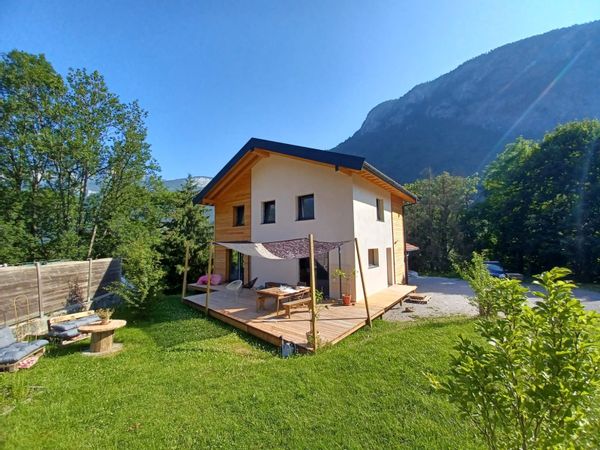 La maison au bord de la rivière