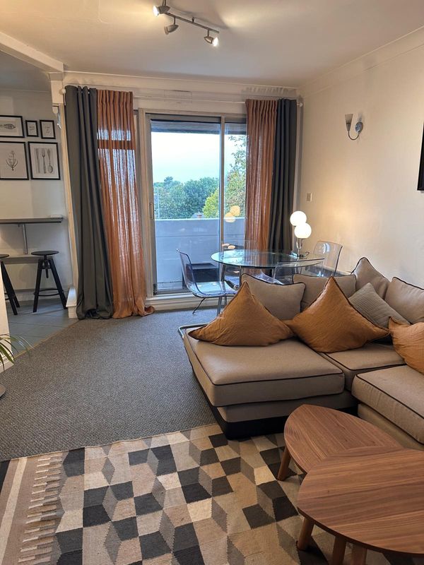 Close to Dublin in lively Ranalagh, a 2 bedroom 4th Floor West facing apartment