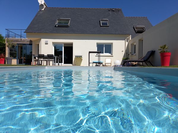 Maison avec piscine et sauna à 300 m des plages.
