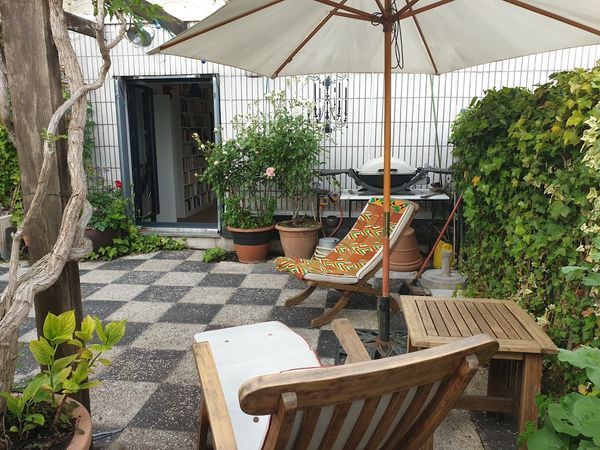Notre appartement est calme et lumineux avec grande terrasse en plein coeur de Paris