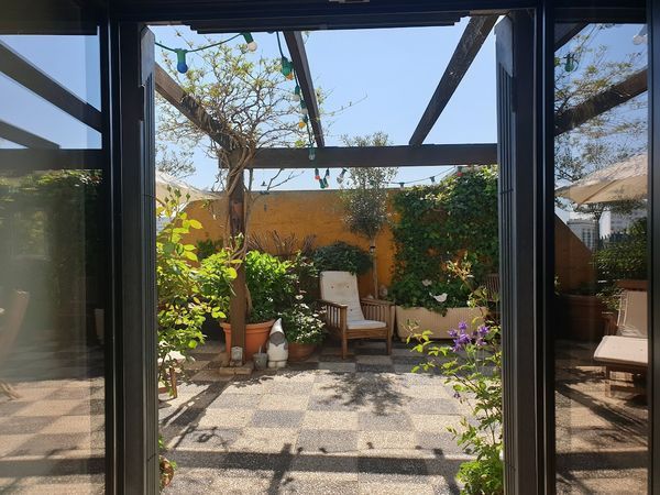Notre appartement est calme et lumineux avec grande terrasse en plein coeur de Paris