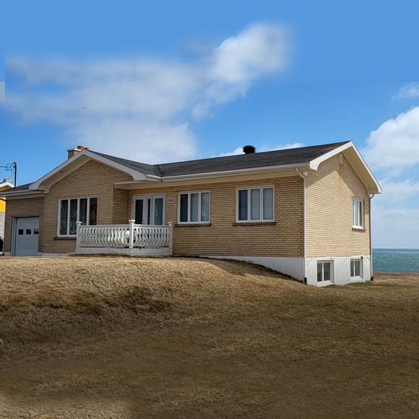 Bord de l'eau, Iles de la Madeleine "Merci Sur Mer" (possibilité d'une auto)