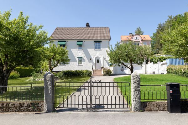 Villa Ramna by the lake, close to Borås city center