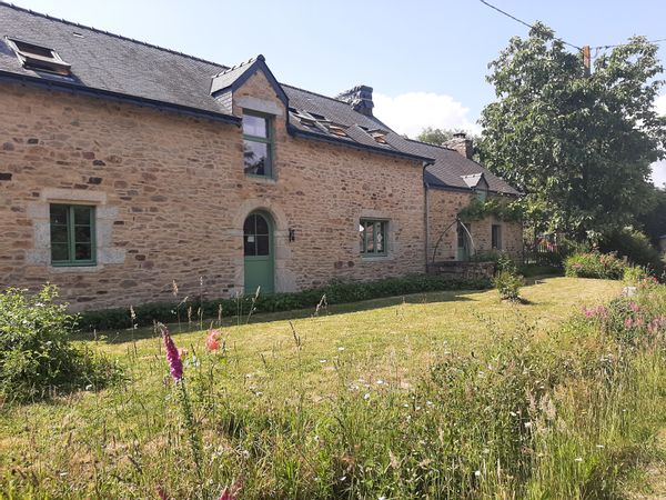 Chambre privée dans une longère bretonne rénovée dans une démarche écologique